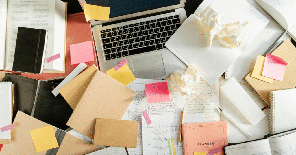 Cansancio mental por hacer demasiadas cosas en un negocio de servicios